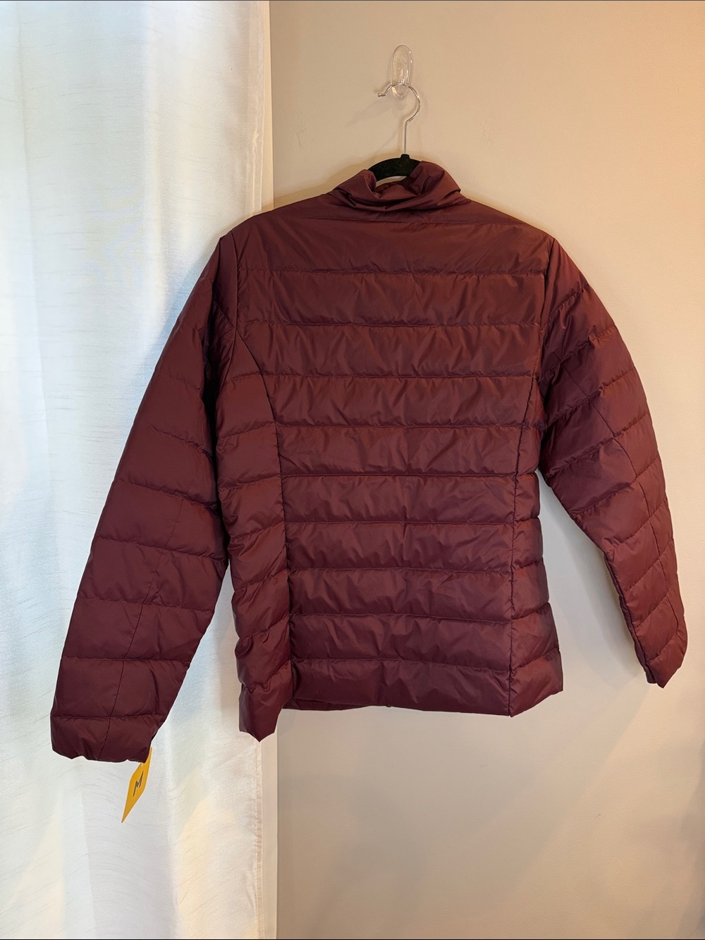 Eddie Bauer woman’s medium Maroon Packable Puffer Jacket - Picture 6 of 6